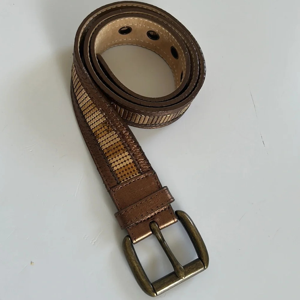 STREETS  AHEAD  BELT MADE IN U.S.A.   54132  LIKE NEW. SIZE. M